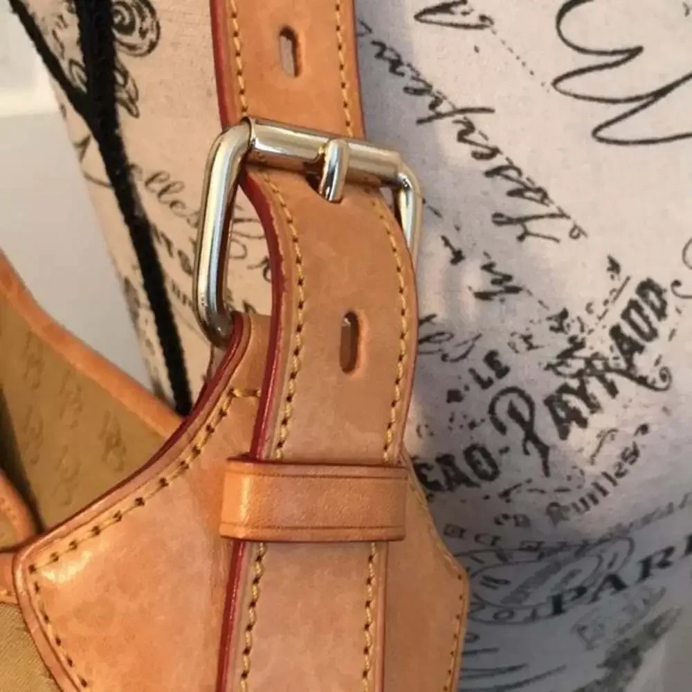 Vintage Y2K Dooney & Bourke tan and brown canvas signature hobo Shoulder Bag